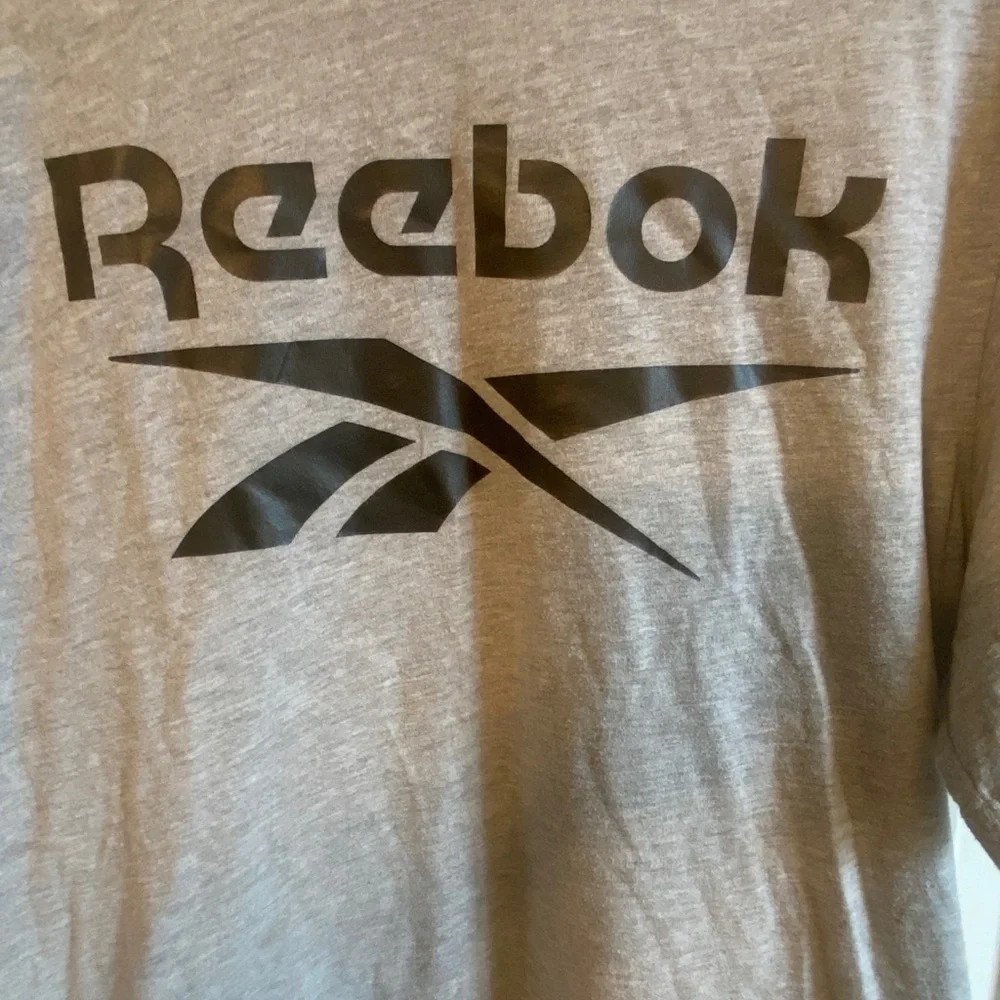 Reebok Gray Short Sleeve Tee with Logo - Picture 4 of 5